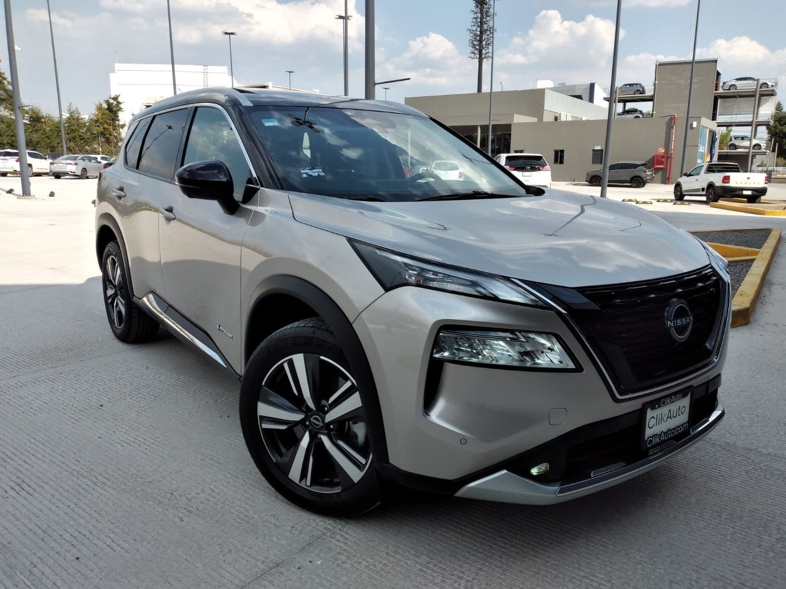 X-Trail 2025 PLATINUM E-POWER 2 ROW 25 en promoción de aniversario Autocom