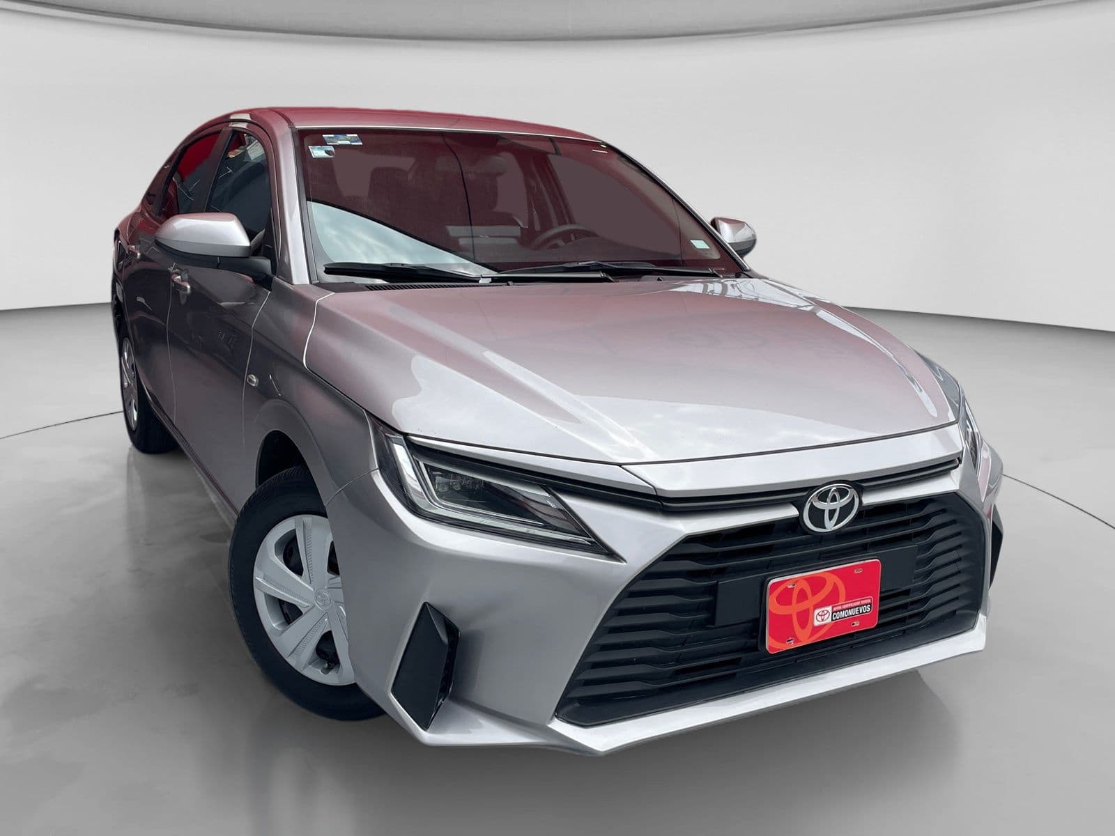 Yaris 2023 BASE MT en promoción de aniversario Autocom